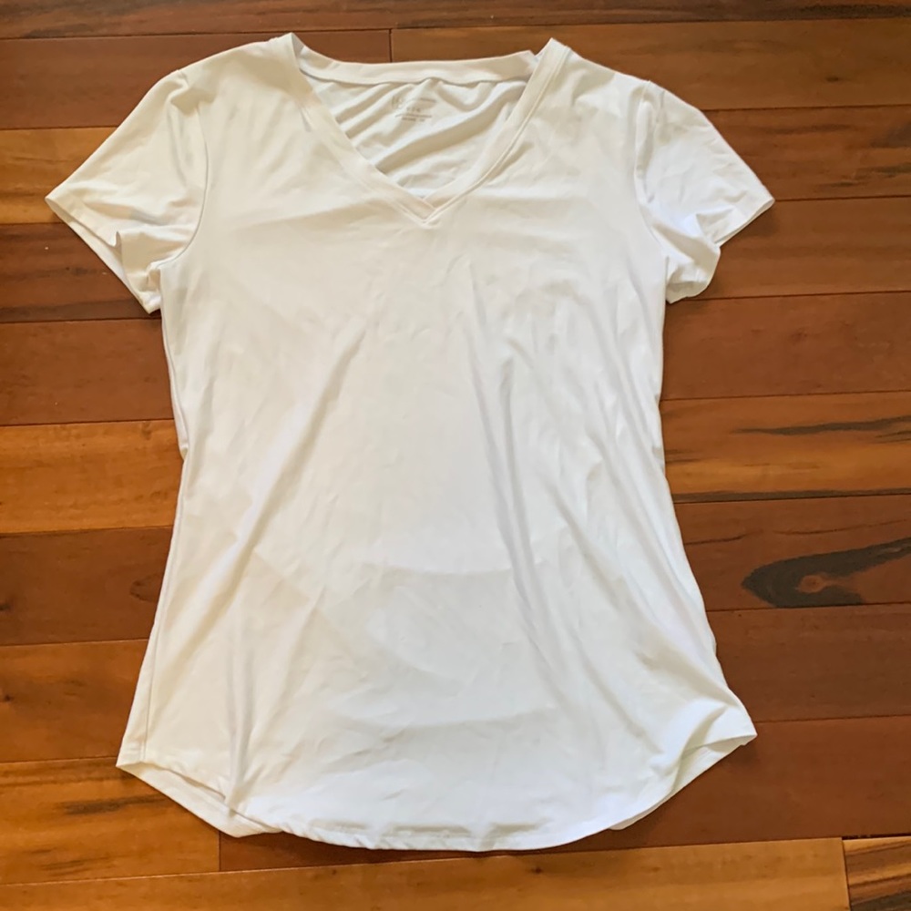 Womens medium v neck plain white t shirt.